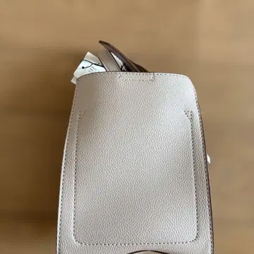 베이지 합성 피혁 숄더백