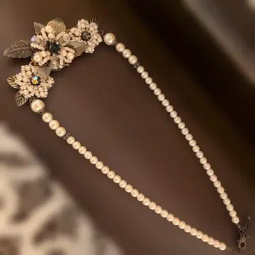[ 핸드메이드 ] 펄과 꽃 모티브의 목걸이