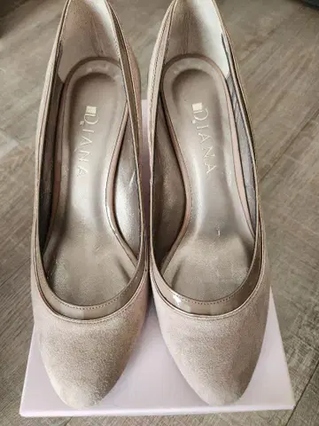 DIANA 베이지 25cm