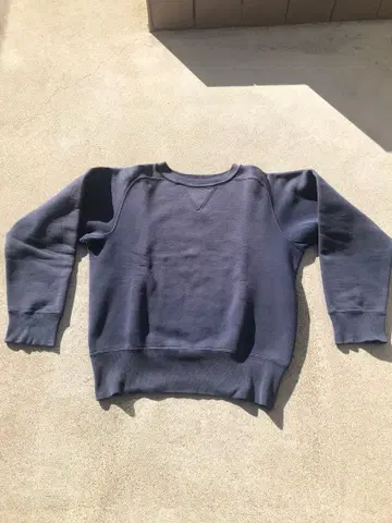 체스위크 퍼플네이비 맨투맨 양v