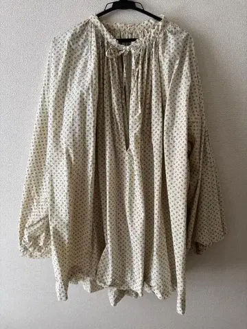 OUTIL CHEMISIER LENT 미니 꽃무늬 블라우스