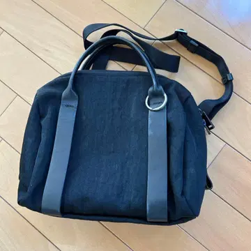 캄페르 블랙 숄더백 내부 포켓 부착