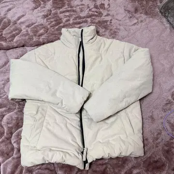 아이보리 M 사이즈 다운 자켓
