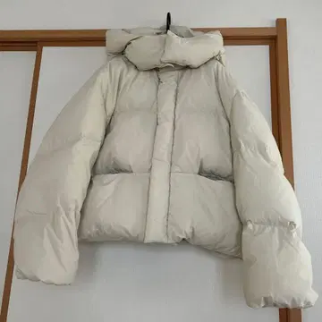 아이보리 숏 기장 다운 자켓