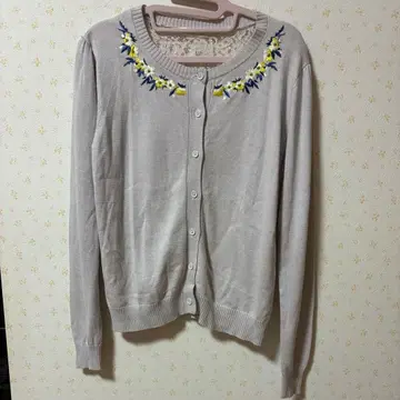 자수 장식 라이트 그레이 긴팔 가디건