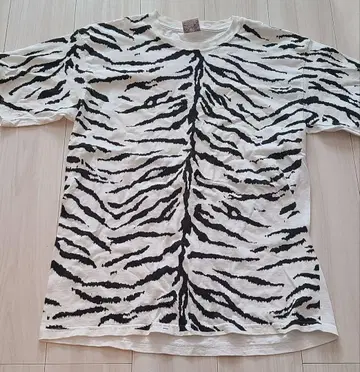 호랑이 무늬 T셔츠 GOOD ENOUGH HUK