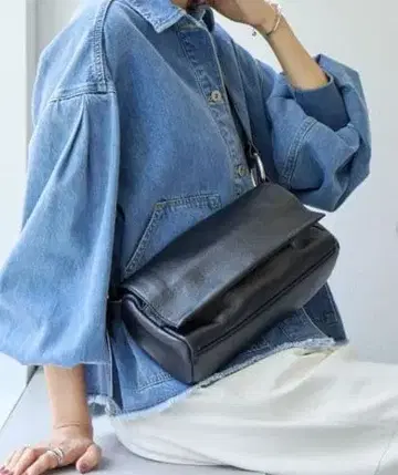 [ 미사용 새상품 ] BEARDSLEY 가죽 바디백