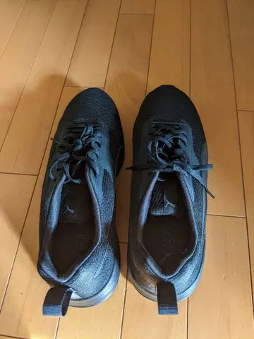 푸마 블랙 스니커즈