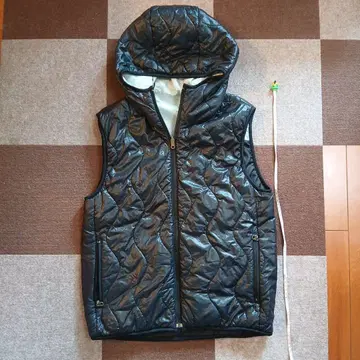 후드 부착 퀼팅 베스트 블랙