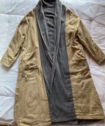 포근한 더블 거즈 카키와 그레이의 리버서블 롱 코트