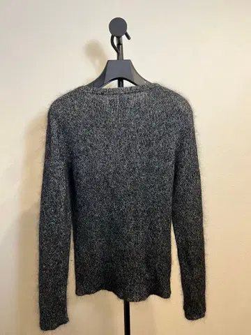 RIVORA 그레이 계열 크루넥 니트