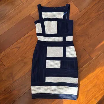 타다시 쇼지 슬리브리스 무릎 기장 원피스 네이비/화이트