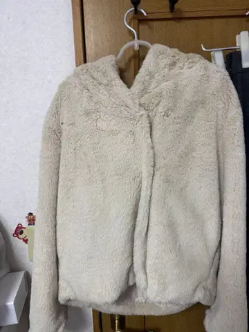 AZUL 후드 부착 보아 자켓 크림