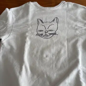 미나 페르호넨 고양이 자수 맨투맨