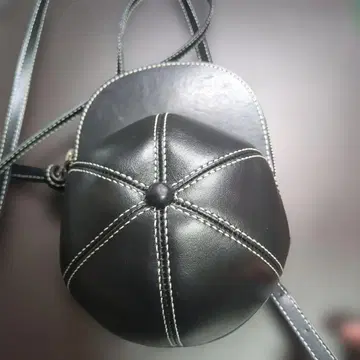 JWANDERSON 블랙 캡 백