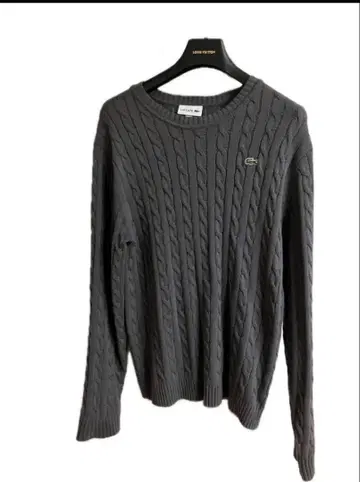 새상품급 LACOSTE 크루넥 니트