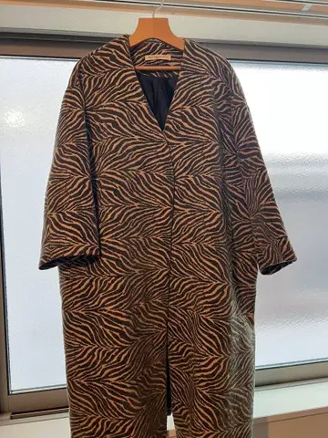 [새상품급] GALLARDAGALANTE 제브라 패턴 롱 코트