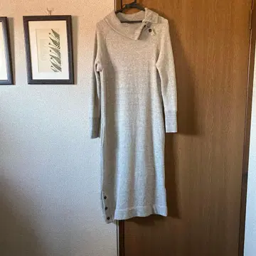 PRISTINE 그레이 버튼 오프숄더 긴팔 원피스