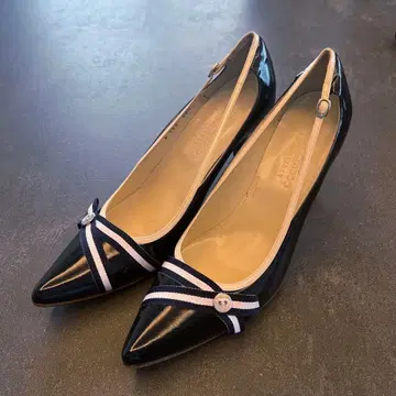 유나이티드 뱀부 24 네이비 에나멜 리본 포함 하이힐