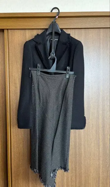 [ 상하 사이즈 다름 ] 프린지 자켓과 스커트 셋업