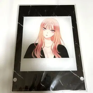 그 비스크 돌은 사랑에 빠졌어 전시회 아크릴 보드