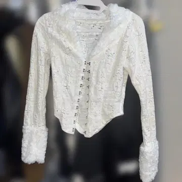 화이트 레이스 셔츠 후드 부착