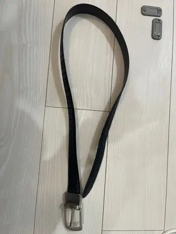 체크 무늬 합성 피혁 벨트