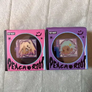 POP MART PEACH OR RIOT 피규어 2개 세트