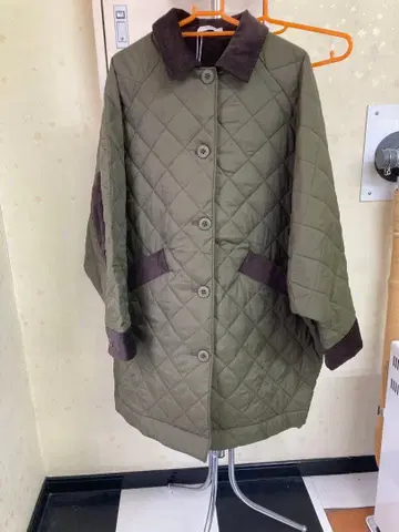 올리브 그린 퀼팅 자켓 M 사이즈