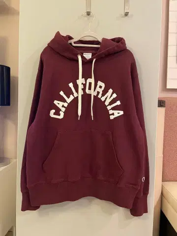 Champion x 써니라벨 후드 부착 트레이닝복 크림슨