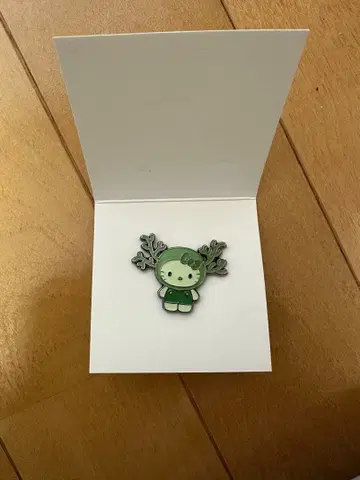 Algae x Hello Kitty 핀 배지 만박 모즈쿠