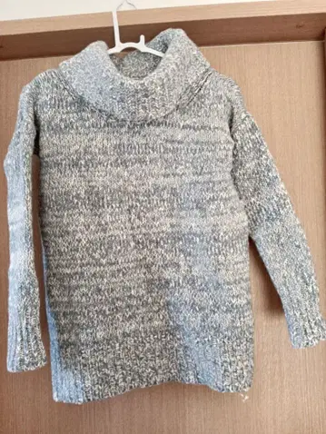 쉽스 블루 계열 터틀넥 니트 긴팔