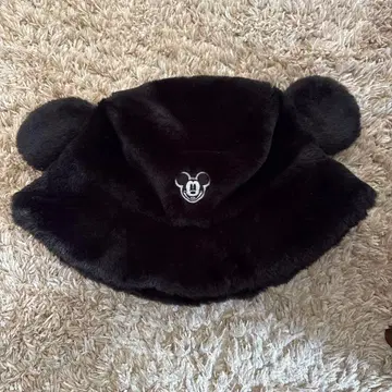 미키마우스 귀 달린 퍼 모자