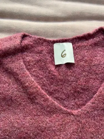 ROKU 핑크 V넥 스웨터