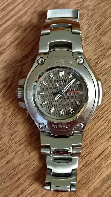 G-SHOCK MR-G 손목시계 실버 수리 필요