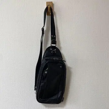 블랙 슬링백 가죽