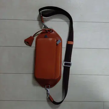 아니아리 가죽 바디백