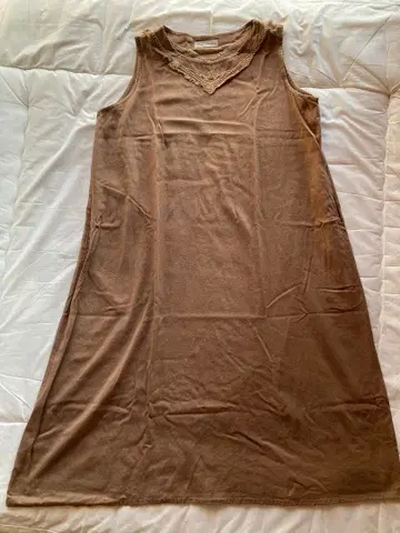 시삼 손자수 브라운 헴프 슬리브리스 티셔츠 원피스