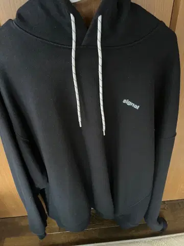 블랙 후드티 signal