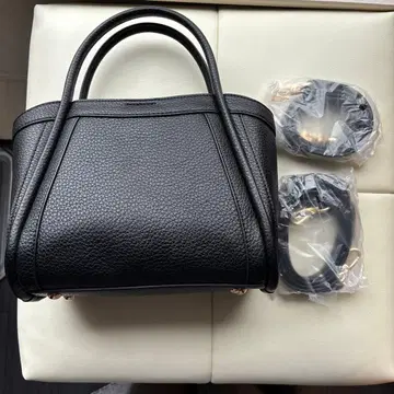 가죽 소재 블랙 숄더백 오리엔탈 트래픽