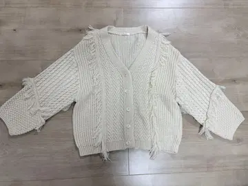 택없는 새상품 M 아이보리 프린지 니트 가디건 여성용