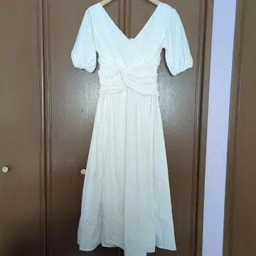 에이미 이스트 월 화이트 롱 드레스