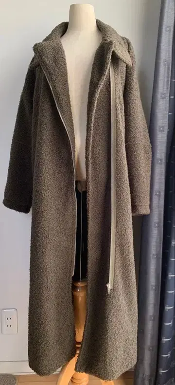 폴린느브로 카키 롱 코트