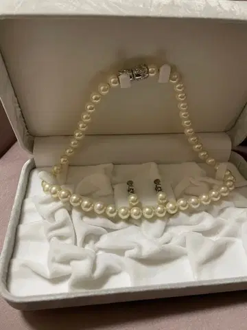 펄 목걸이와 귀찌 세트