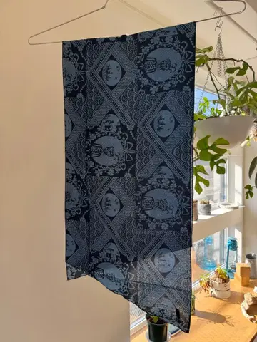 엔지니어드 가먼츠 스톨 네이비 바틱 패턴