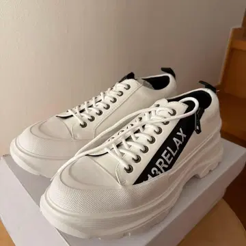113 RELAX 화이트 스니커즈 통굽