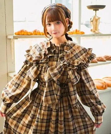 리본 뷔스티에 + 체크 오버롤 스커트 + 벨로아 리본 체크 베레모