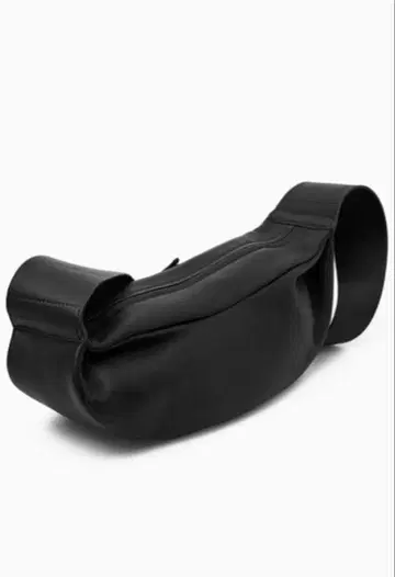 COS 블랙 가죽 숄더백