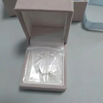 K10WG 3스톤 귀걸이 / V A 반돔 아오야마