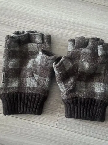 할리우드 런치마켓 브라운 체크 핑거리스 장갑
